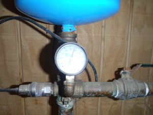 Figure 2. Pressure gauge on pressure tank.